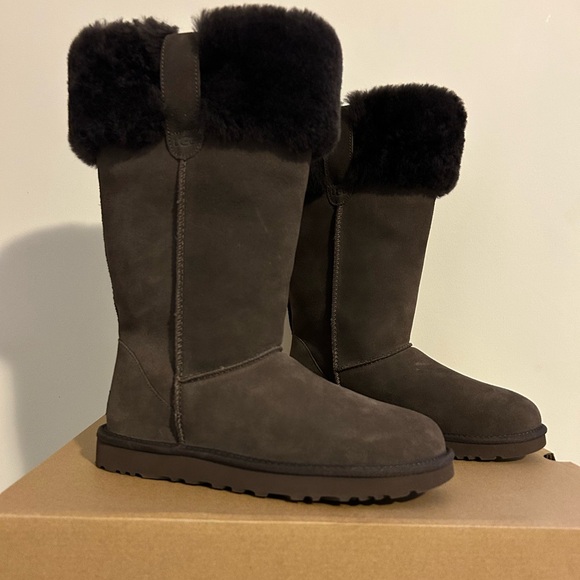 🆕NEW & AUTHENTIC UGG TALL BOOTS🆕 - Picture 13 of 14